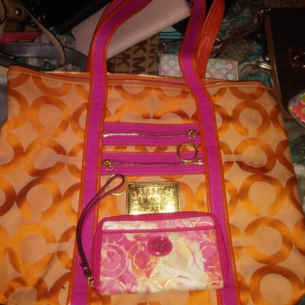Authentic coach poppy set.